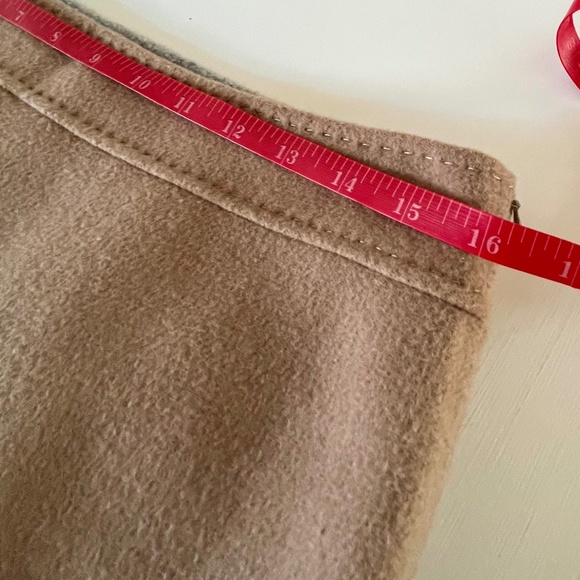 Weekend MaxMara Camel Wool Skirt, 100% Virgin Wool, Size 6 - Picture 5 of 11